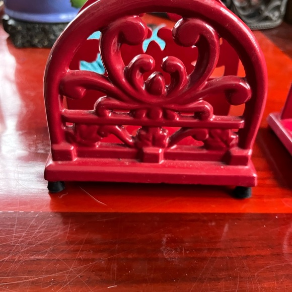 A Pair of Red Cast Iron Napkin or Letter Holders - Picture 4 of 11